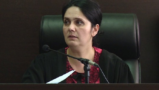 Kërkoi rrëzimin e vendimit të KLGJ që  e shkarkoi nga detyra, Gjykata Kushtetuese 'rrëzon' gjyqtaren Enkeleida Hoxha: Duhet të ankohet në KPA