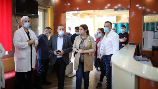 Manastirliu inspekton fillimin e punimeve në spitalin e Shkodrës: Brenda vitit salla të reja operacioni