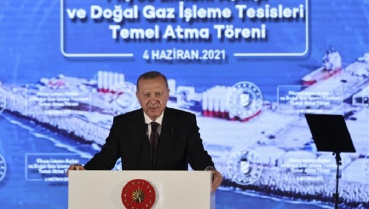 Turqia zbulon sasi të mëdha të gazit në Detin e Zi