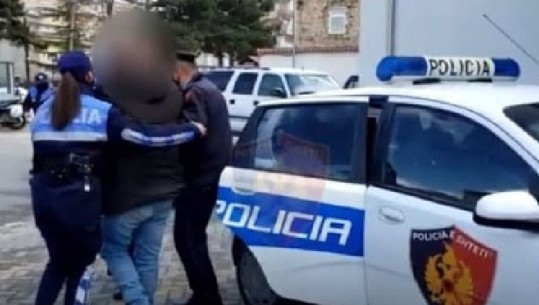 Arrestohen dy persona të shpallur në kërkim në Vlorë, ndihmonin emigrantët e paligjshëm për të kaluar kufirin