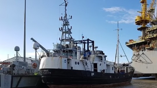 Transportonin 69 emigrantë shqiptarë nga Belgjika në Britani me anije peshkimi, arrestohen 3 kontrabandistë