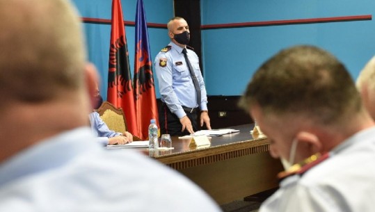 Takimi me krerët e policisë së qarqeve dhe shefat e komisariateve, Ardi Veliu i prerë: Të rritet efikasiteti për parandalimin e krimeve, ose largoheni nga detyra