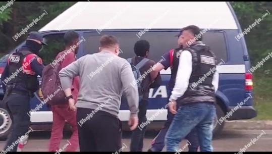 Po transportonte 2 emigrantë të paligjshëm, arrestohet shoferja në Pogradec (VIDEO)