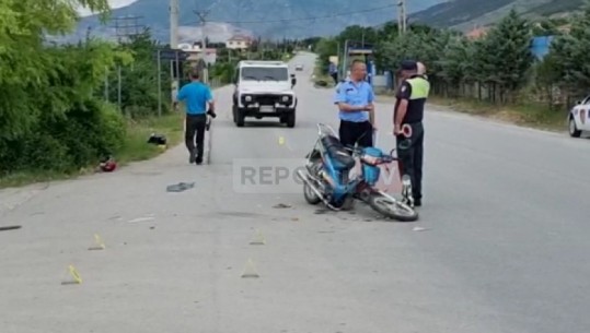 Aksident në Korçë, makina me targa greke përplas motorin, plagoset një grua