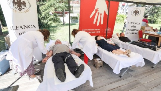 Dita Botërore e Dhuruesve të Gjakut, Meta dekoron me çmimin ‘Për Merita të Veçanta Civile’ pesë dhurues të rregullt