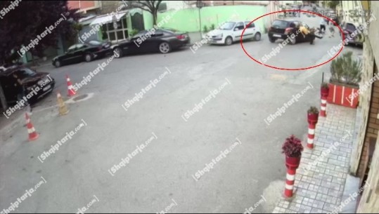 VIDEO/ Makina me shpejtësi skëterrë hedh në ajër çiftin në Durrës dhe largohet! Shpëtojnë 'në fije të perit' 2 të tjerë që po kalonin rrugën