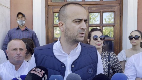 Këshilltarët e bashkisë së Vlorës nuk i ndahen Dritan Lelit, kërkojnë sërish ballafaqim në Teatrin 'Petro Marko'