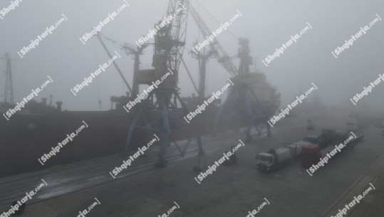 Mjegulla e dendur, bllokohet për disa orë lëvizja e anijeve në Portin e Durrësit (FOTO+VIDEO)
