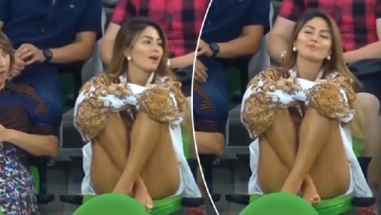 Kamera fikson tifozen ruse në stadium, komentatori harron ndeshjen, mahnitet pas saj dhe i këndon live