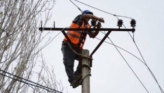 Defekt në rrjet, mbeten pa drita disa zona në Tiranë