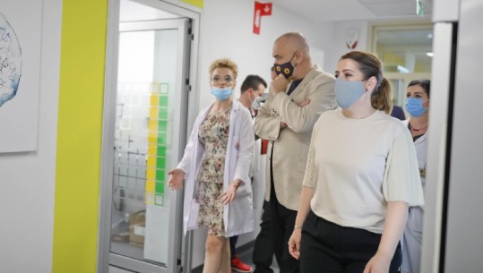 Investimet në Spitalin Universitar ‘Shefqet Ndroqi’, Manastirliu: Përfundoi njësia e re e Kardiokirurgjisë, do kryen rreth 400 operacione në vit