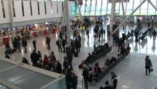 Fluks i lartë pasagjerësh në Rinas, aeroporti ‘Nënë Tereza’ lajmëron qytetarët: Paraqituni 3 orë përpara udhëtimit