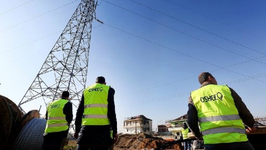 Defekt në rrjet, disa zona në Tiranë mbesin pa energji elektrike