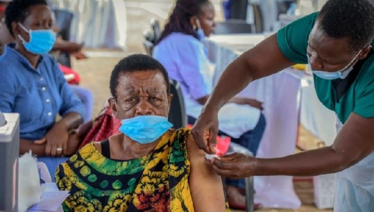 OBSH: Bota po dështon në furnizimin me vaksina kundër COVID 