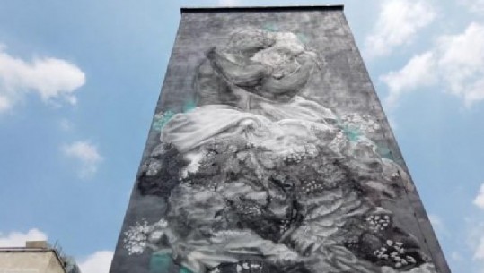 Surpriza që emocionoi pa masë gruan që vuante nga kanceri i gjirit, një mural 20 metra në murin e spitalit ku trajtohej