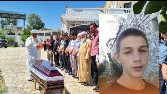 I jepet lamtumira 20-vjeçarit Musaen Zenelit, myftiu i Shkodrës: Largohesh nga cinizmi i atyre që të 'qanë' në Facebook dhe po shkatërrojnë këtë vend