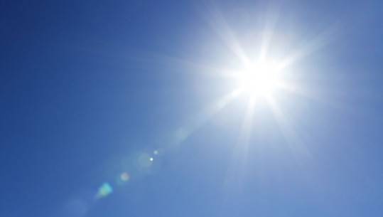 Diell dhe rritje temperaturash, njihuni me parashikimin e motit për ditën e sotme