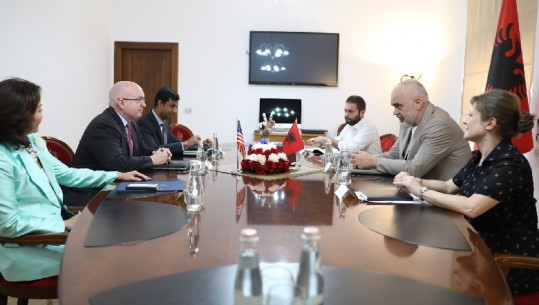 Ambasada e SHBA zbardh takimet e Reeker me Bashën e Ramën në Tiranë, përmend shpalljen 'Non Grata' të Berishës: Vendim për sigurinë kombëtare