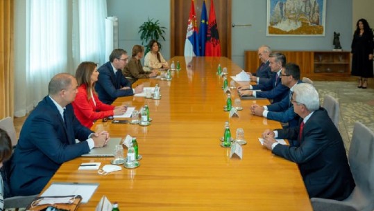 Ministri Klosi takim me presidentin Vuçiç: Turizmi s’ka kufi, bashkëpunimi mes rajoneve kusht i depërtimit në tregjet e largëta