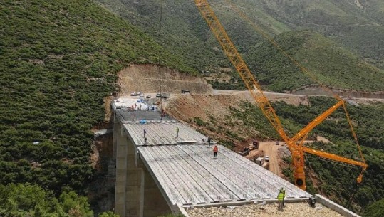 Rama poston foton: Lidhet edhe ura e fundit e bypassit të Vlorës