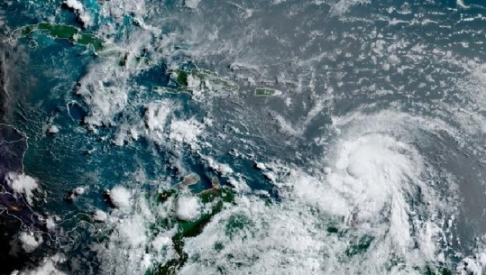 Uragani 'Elsa' nis sezonin para kohe, pritet të godasë Floridën
