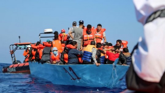 Mbyten 43 refugjatë në brigjet e Tunizisë, shpëtohen 84 të tjerë