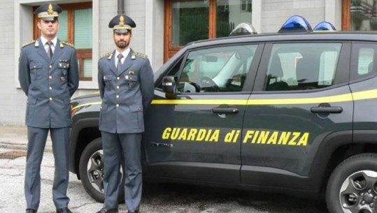 Operacioni 'Shpirti'/ Momenti i arrestimit të 2 prej bashkëpunëtorëve të drejtësisë, si paralajmëruan italianin që po priste ngarkesën 