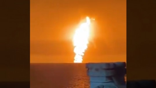 VIDEO/ Shpërthim i madh në një platforme nafte në Detin Kaspik, ende të paqarta arsyet
