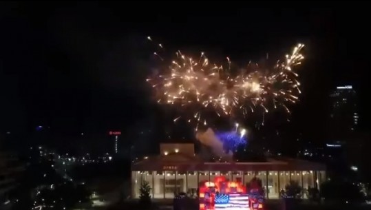 245 vjetori i pavarësisë së SHBA, Tirana dhuron spektakël fishekzjarrësh (VIDEO)