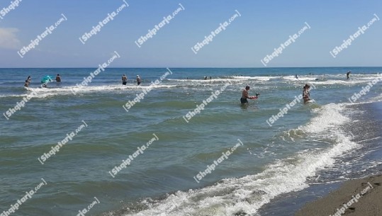 Deti me dallgë rrezikon jetën e 3 pushuesve në Velipojë, 2 shpëtohen! Një 55-vjeçar gjen vdekjen (EMRI)
