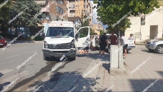Aksident në Berat, ambulanca përplaset me një kamionçinë të mbushur me bombola gazi! Shpëtojnë mrekullisht i sëmuri dhe mjekët
