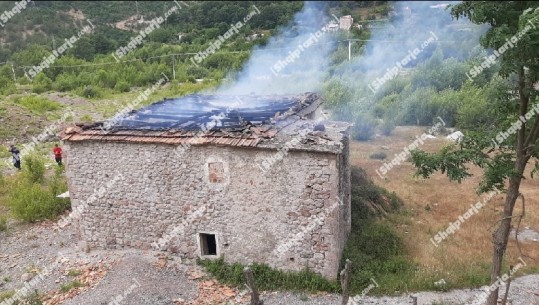 Shkrumbohet nga flakët një banesë 2-katëshe në fshatin Klos të Mirditës, fatmirësisht nuk ka persona të lënduar