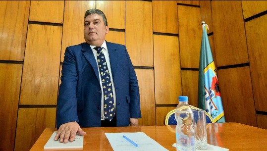 Abuzoi me tenderin 24 mln lekë, kryebashkiaku i Lushnjes u prangos në zyrën e tij