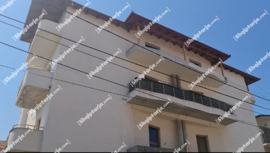 Vdes 24-vjeçarja në Durrës, u hodh nga ballkoni i vilës pas sherrit me burrin, arrestohet 31-vjeçari! Fqinjët: S'kishin konflikte, punonin në ndërtim e rrobaqepësi