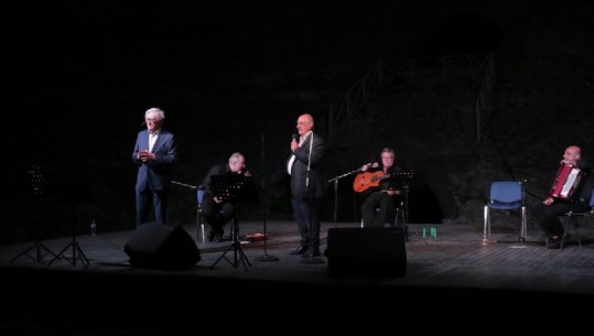 ‘Këndo Napolin ...’ në Amfiteatrin antik të Durrësit