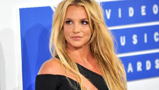 Britney Spears poston foton nudo në Instagram, por fansat janë thuajse të bindur që nuk është ajo