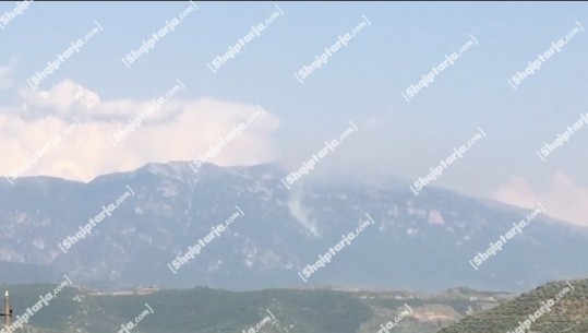 Riaktivizohet një vatër zjarri në Malin e Tomorrit! Zjarrfikësit vështirësi në shuarjen e flakëve për shkak të lartësisë dhe terrenit malor, kërkohet ndërhyrje nga ajri