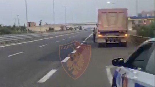 Sezoni turistik/ Shkelën kufizimin e lëvizjes, Policia gjobit 56 drejtues kamionësh