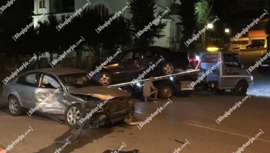 Aksident në Berat, përplasen dy automjete, plagosen dy të rinj (VIDEO)