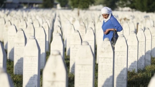 Të mbijetuarat rikujtojnë tmerret e Srebrenicës