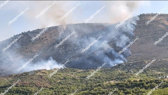 Zjarr masiv në shpatin verior të malit Mile në Sarandë, e pamundur ndërhyrja e zjarrfikësve për shkak të terrenit të vështirë