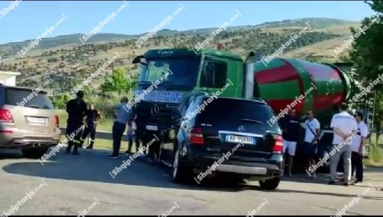 Makina përfundon nën betoniere, dy të plagosur nga një aksident në aksin Gjirokastër-Kakavijë