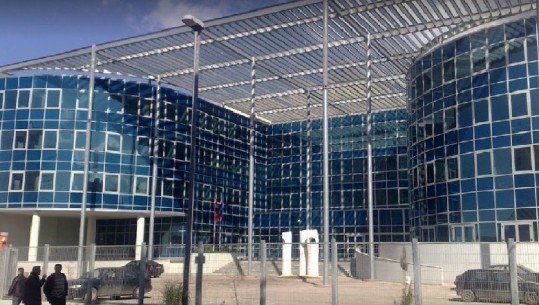 Pagoi 2 mijë euro për t’u punësuar në Ministrinë e Brendshme , avokatja ndihet keq gjatë seancës gjyqësore, përfundon në spital