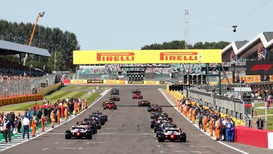 Verstappen 'zjarr' edhe në prova, 'pole-position' në Britani! Lë pas dy 'Mercedes-at', Ferrari i Leclerc niset i katërti