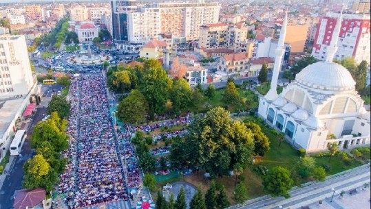 Besimtarët në Shkodër festojnë Kurban Bajramin, Myftiu: Ka iniciativa dashakeqe që tentojnë të përçajnë myslimanët