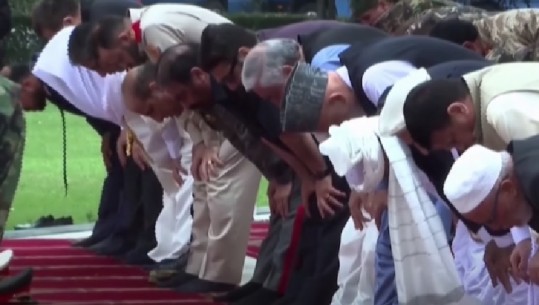 Afganistan,  shpërthen bomba gjatë faljes së namazit vetëm një besimtar e ndërpret lutjen 
