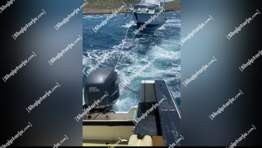 Skafi pëson defekt në motor dhe përplaset me shkëmbinjtë në Karaburun, shpëtohen 7 turistët dhe kapiteni! Ndërhyn roja bregdetare, i sjell në triport (VIDEO)