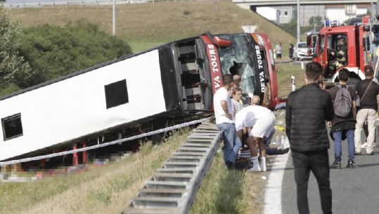 Tragjedi në Kroaci, autobusi nga Kosova del nga rruga, 10 viktima e 44 të plagosur! Arrestohet shoferi: Më zuri gjumi! Kosova nesër në zi kombëtare! Identifikohen 7 qytetarë që ndërruan jetë