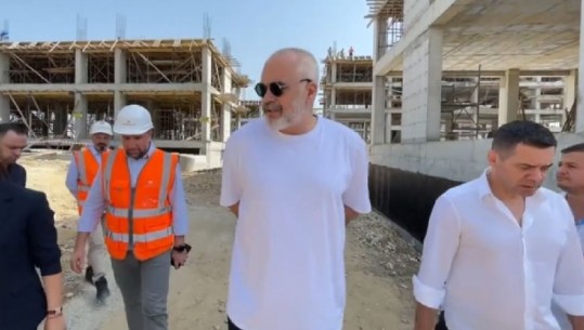 Rama inspekton procesin e rindërtimit në Manëz të Durrësit: Kjo qendër e re banimi do të jetë gati këtë fundvit