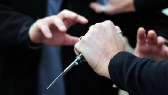 E plagosi me thikë pasi u konfliktuan, arrestohet 34-vjeçari në Elbasan 